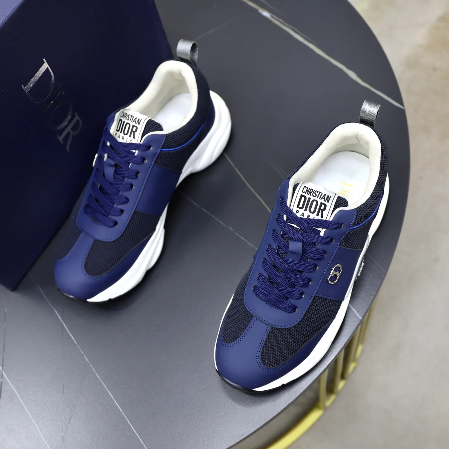 Ex-factory price: 462💰🙅‍♂️🙅‍♂️🙅‍♂️ Brand: Dior DIOR Standard code: 38-44 (45 customized) Grade: Same as the official website Material: Original leather splicing Comfortable and breathable lining Original wear-resistant outsole Style category: Men's fashionable casual shoes Running sneakers Noble luxury brand elements Top luxury Color: actual picture color